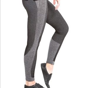 Spanx Curved Lines Seamless Leggings Medium